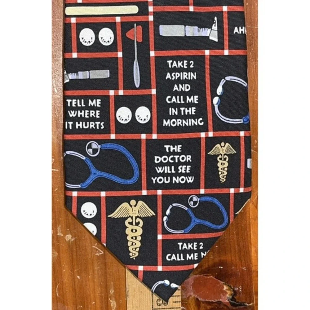 Museum Artifacts Mens Silk Medical Novelty Tie Black Red‎ Stethoscope Aspirin